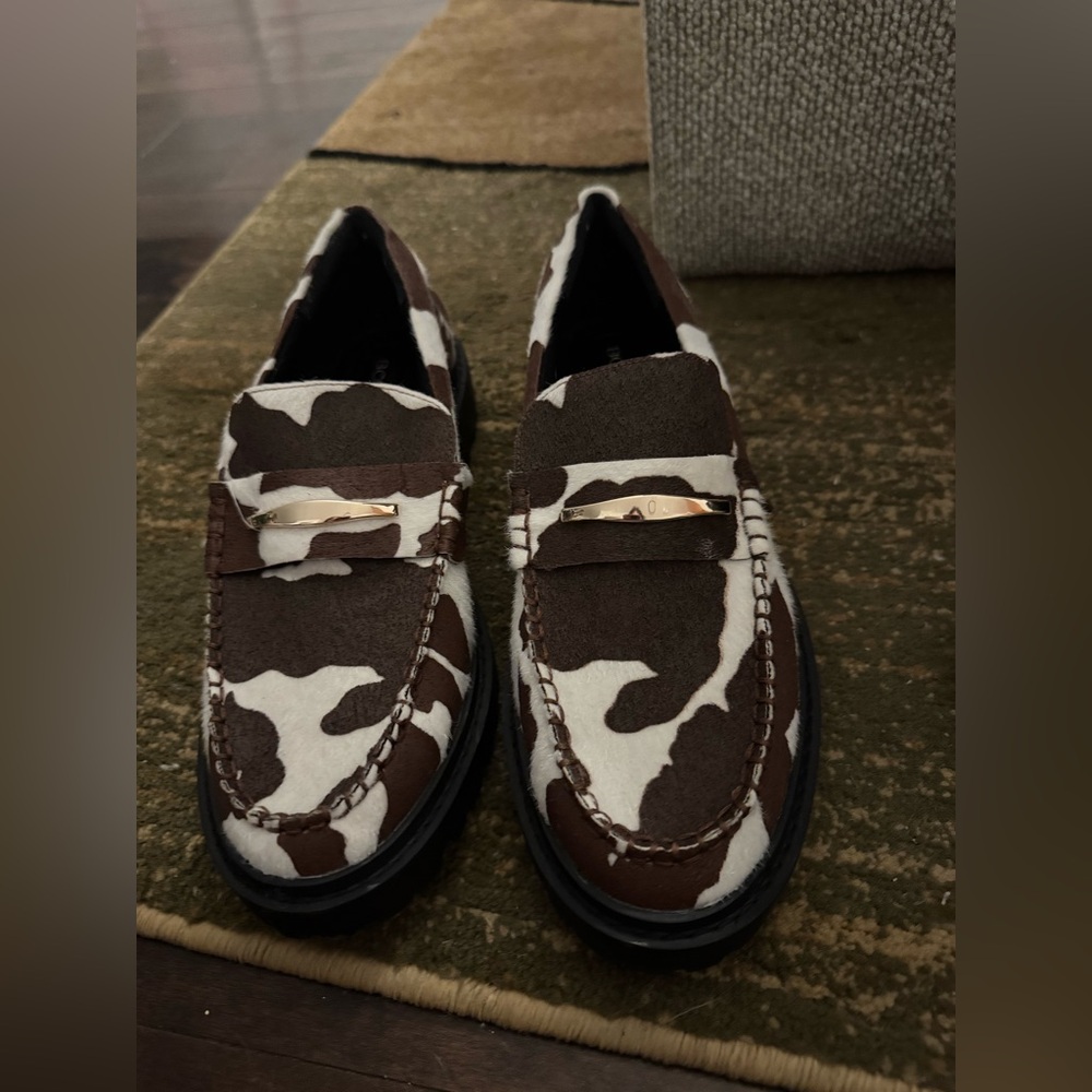 NWOT BCBG COW PRINT Loafers